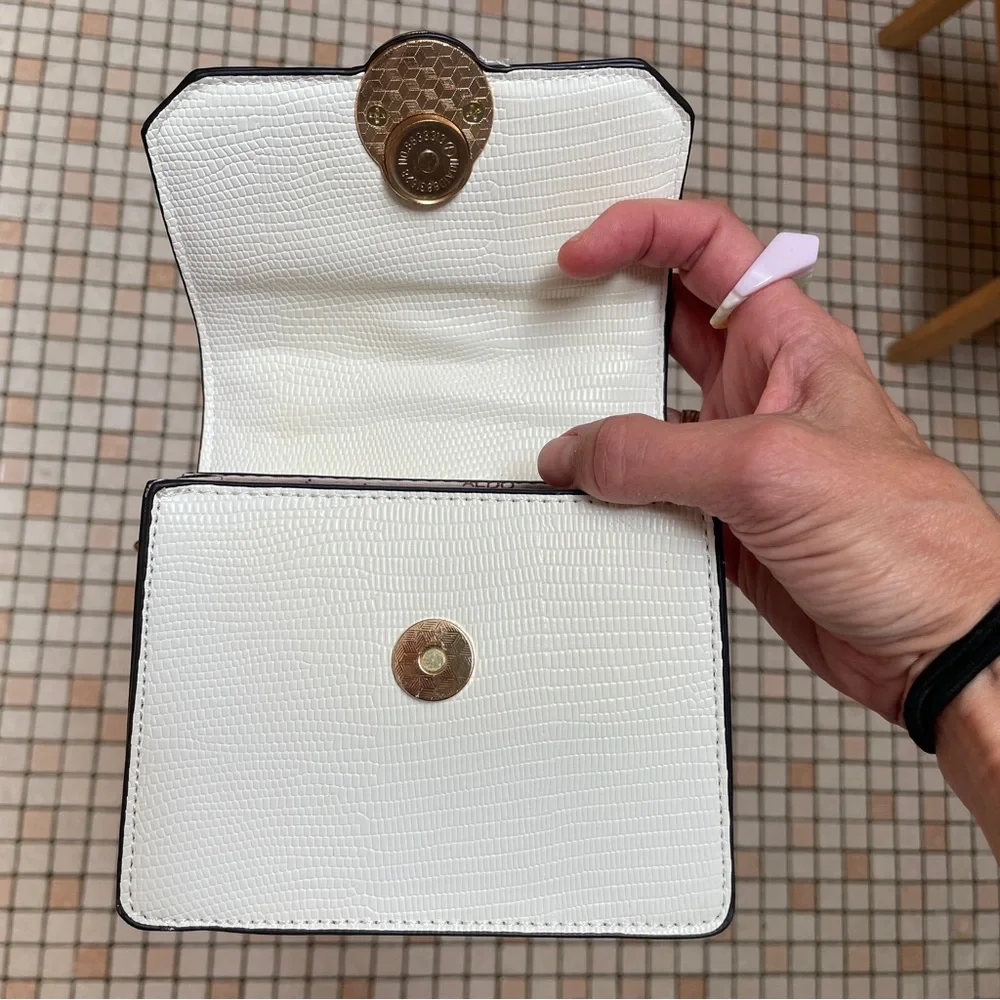 Aldo Mini White Square Handbag with Gold Lion and Chain - Picture 5 of 10